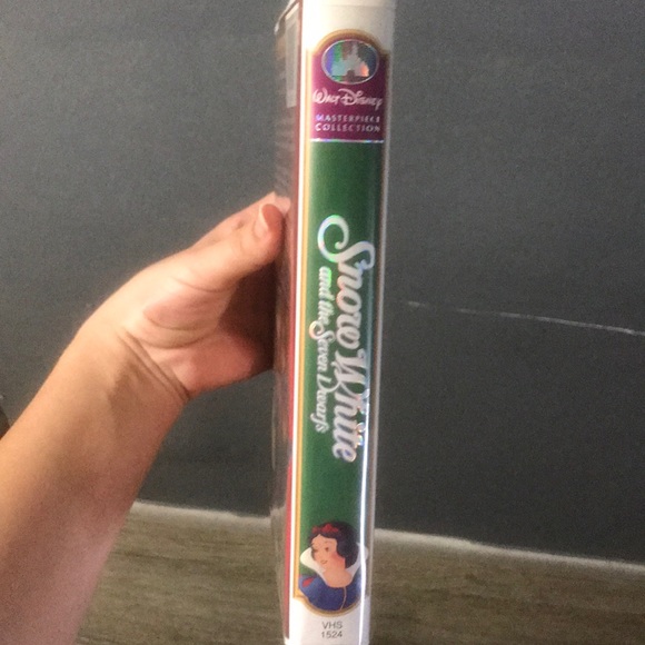 Walt Disney’s masterpiece snowy white VHS - Picture 2 of 2